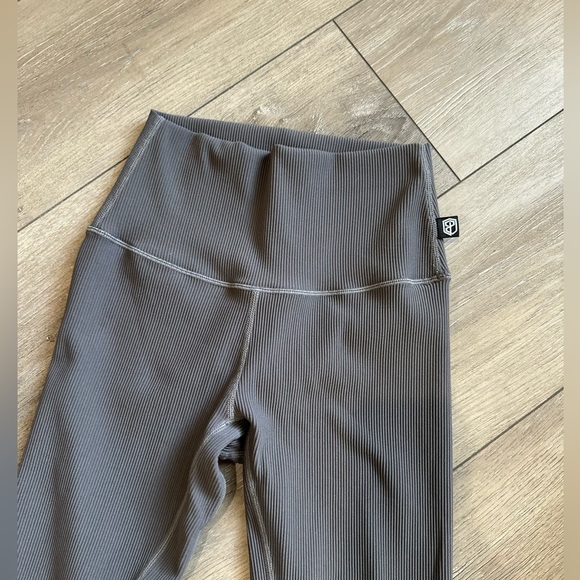Born Primitive | Gray Color Limitless Leggings | Ribbed | Size Small - Picture 3 of 3